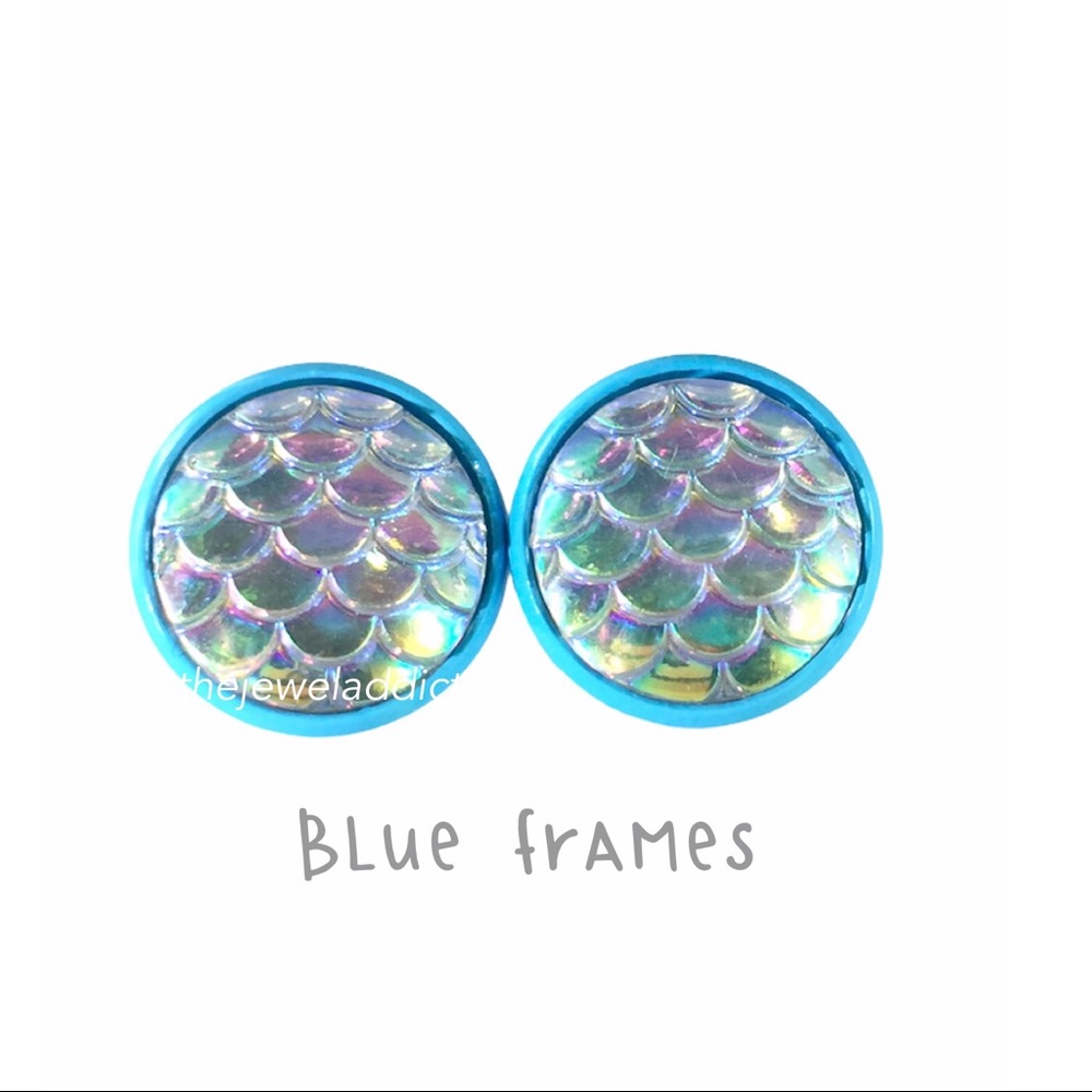 3 for 15🎀 mermaid scale Iridescent studs - Picture 6 of 12